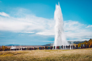 Geyser Stokkur dans le parc de Geysir, en Islande